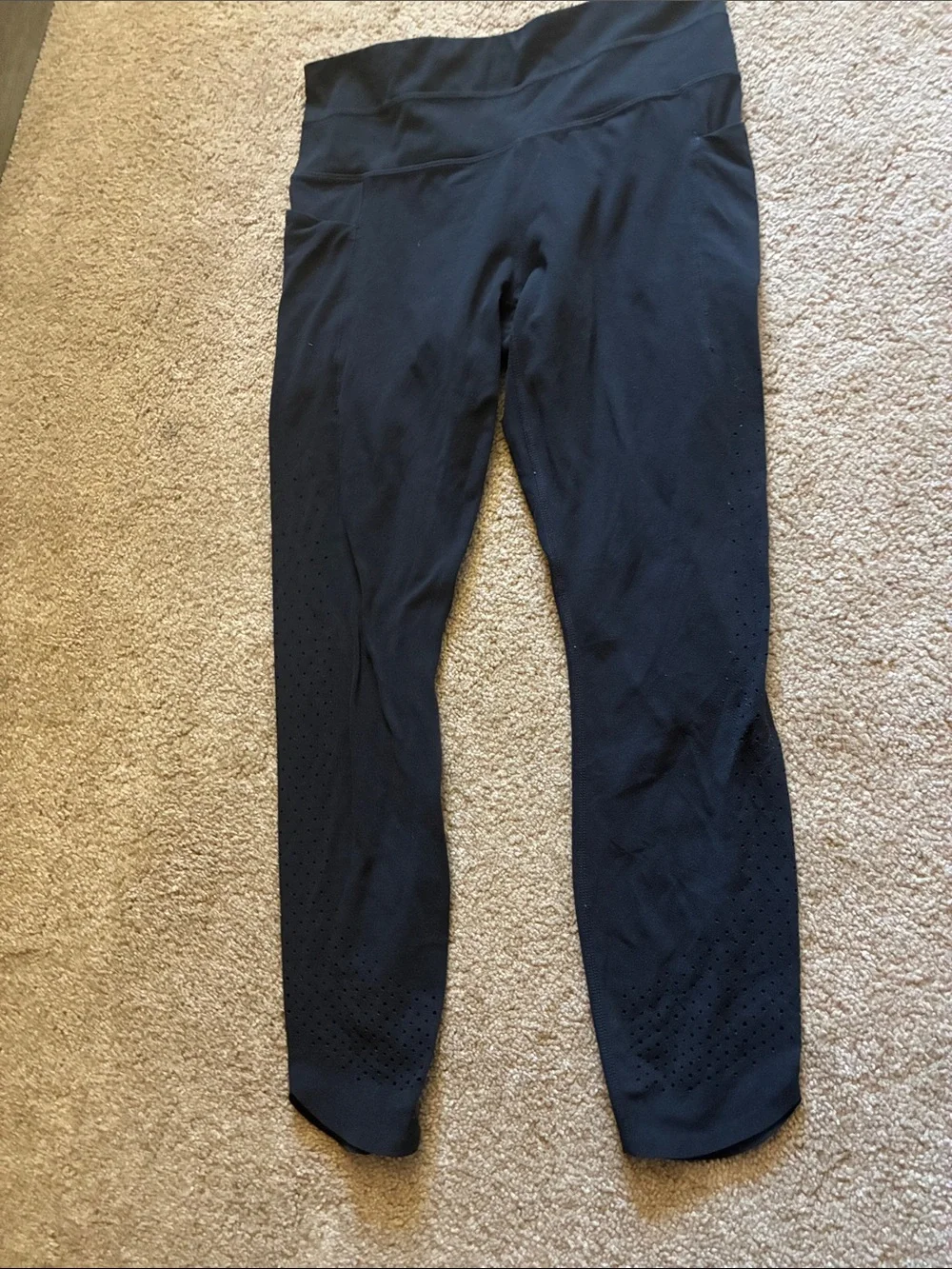 Athleta Black Contender Laser Cut Perforated Pocket 7/8 Leggings size M - Picture 5 of 6